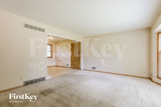 9303 E 81st Terrace in Raytown, MO - Foto de edificio - Building Photo