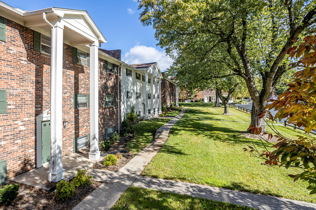 Gatehouse Apartments - Most Utl Incl. in Lexington, KY - Building Photo - Building Photo