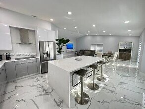 1040 SW 142nd Ave in Miami, FL - Building Photo - Building Photo