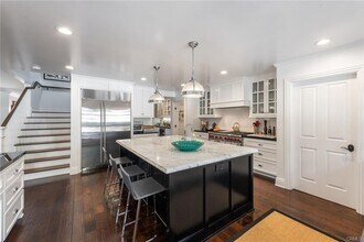 5433 Castle Knoll Rd in La Cañada Flintridge, CA - Building Photo - Building Photo