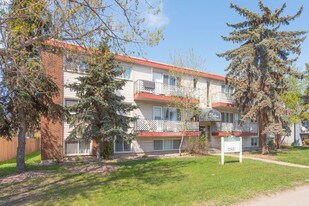 12420 82nd St NW in Edmonton, AB - Building Photo