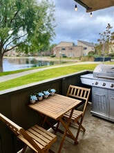 24518 Nicklaus Dr, Unit 7 in Santa Clarita, CA - Building Photo - Building Photo