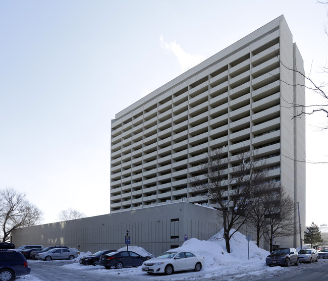 Elgin Square Apartments in Ottawa, ON - Building Photo - Building Photo