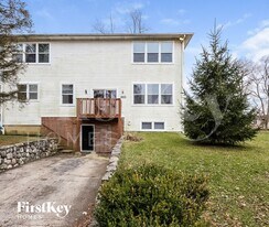 217 Fairfield Dr in Island Lake, IL - Building Photo