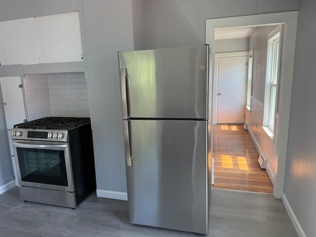 410-412-412 Court St, Unit 410 in Plymouth, MA - Building Photo - Building Photo