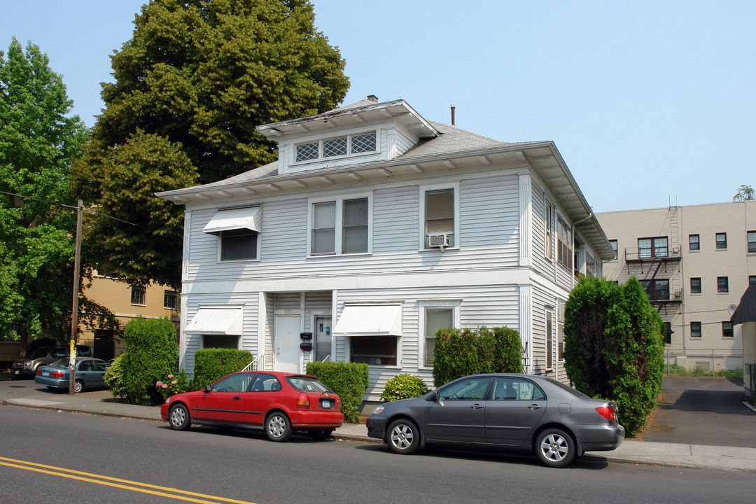 2903-2905 SE Belmont St in Portland, OR - Building Photo