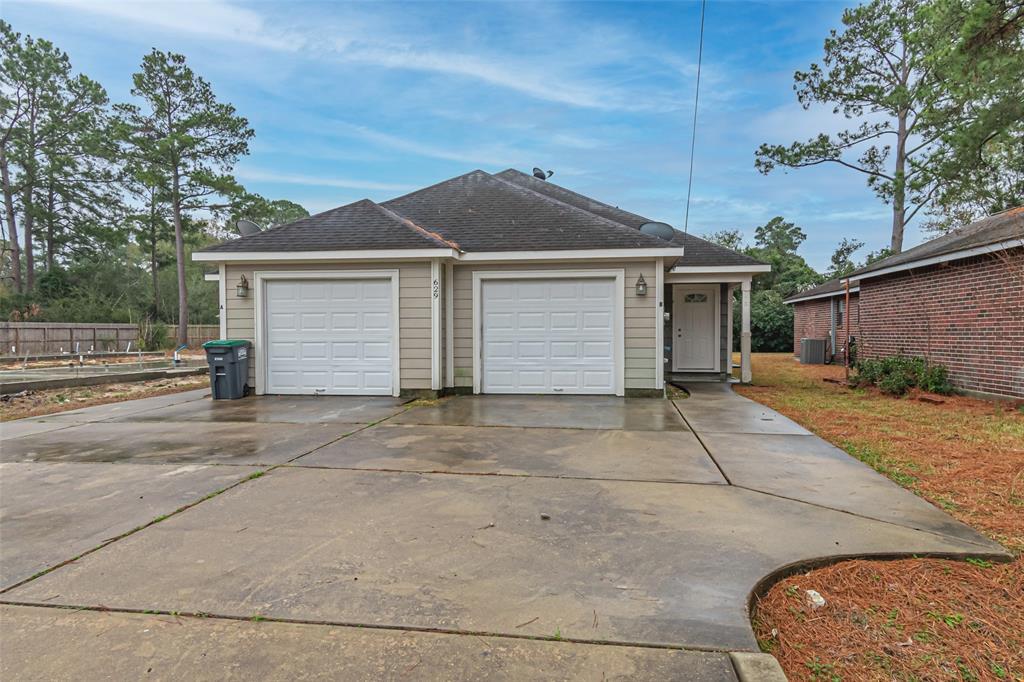 629 Carrell St in Tomball, TX - Foto de edificio