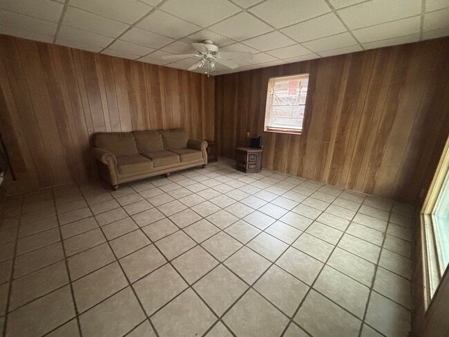 136 S 10th St in Williamsburg, KY - Foto de edificio - Building Photo