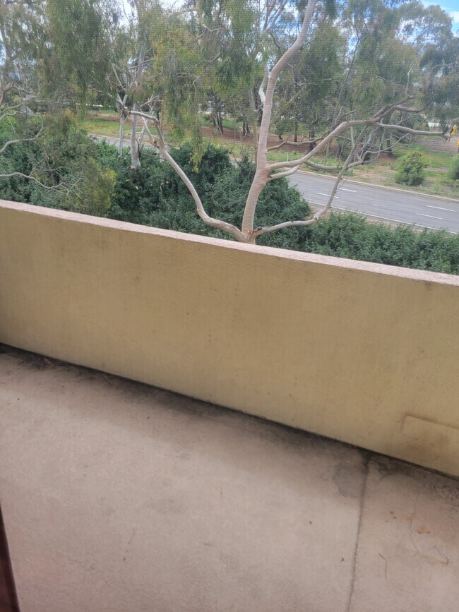 5000 S Centinela Ave, Unit 315 in Los Angeles, CA - Foto de edificio - Building Photo