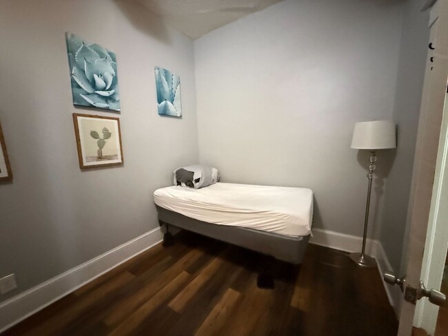 property at 1914 Barnard St