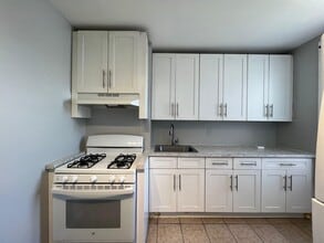 76 Neptune Ave, Unit 3 in Jersey City, NJ - Building Photo - Building Photo