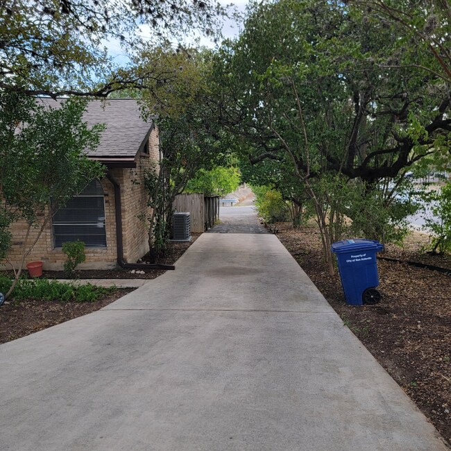 3326 Scenic Ln in San Antonio, TX - Foto de edificio - Building Photo