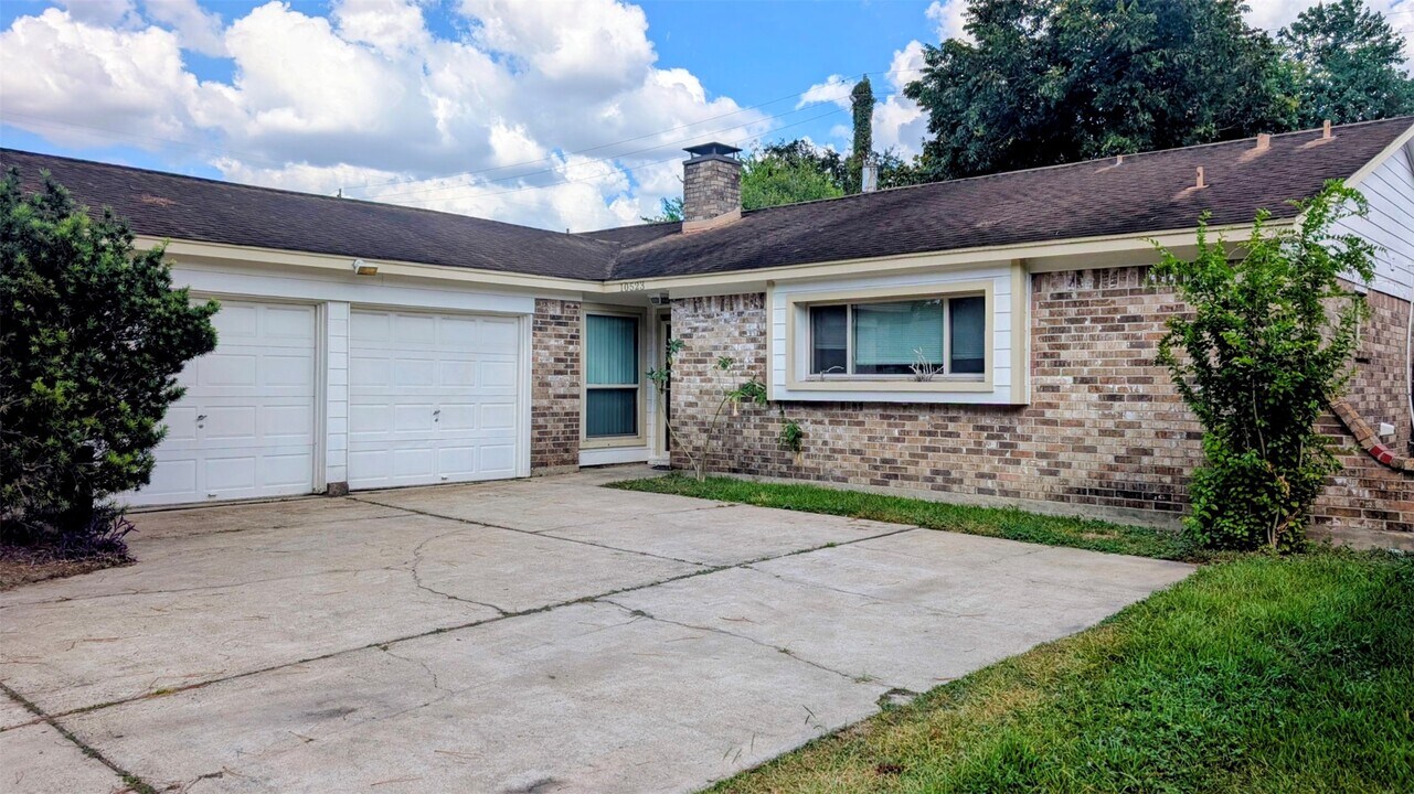 10523 Huff Dr in Houston, TX - Foto de edificio