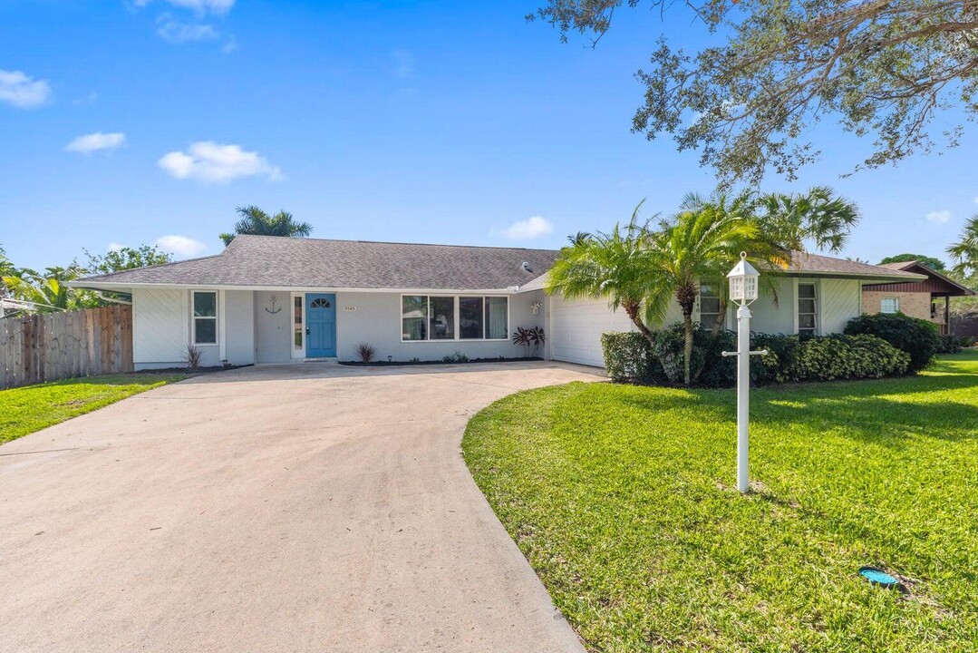 8148 SE Coconut St in Hobe Sound, FL - Building Photo