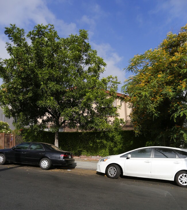 961 S Manhattan Pl in Los Angeles, CA - Foto de edificio - Building Photo