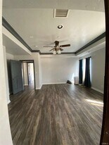 48240 80th St W in Lancaster, CA - Building Photo