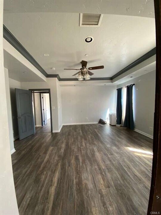 48240 80th St W in Lancaster, CA - Building Photo