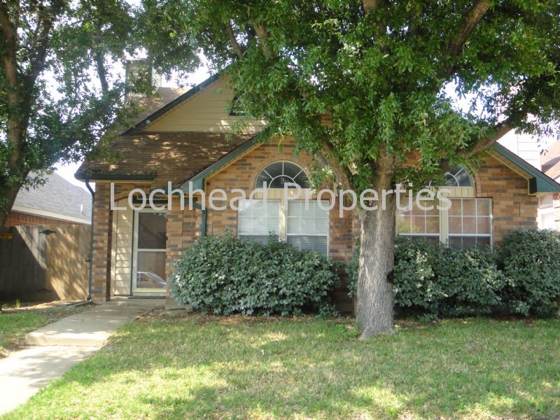 2325 Ithaca Dr in Mesquite, TX - Building Photo