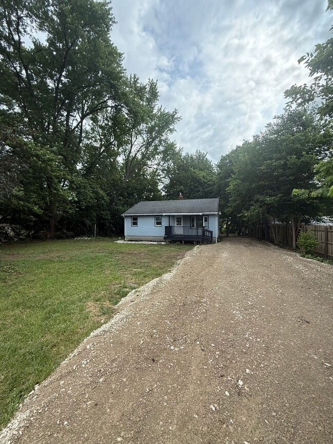 1068 Hedges Rd in Xenia, OH - Building Photo - Building Photo