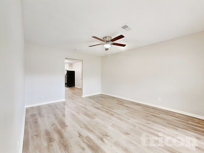 2706 Dewberry Ln in Pasadena, TX - Foto de edificio - Building Photo