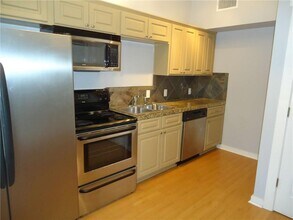 2106 Cullen Ave in Austin, TX - Building Photo - Building Photo