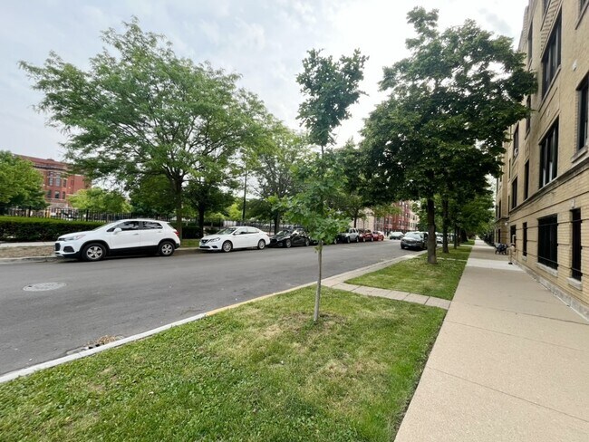 3604 W Dickens Ave in Chicago, IL - Foto de edificio - Building Photo