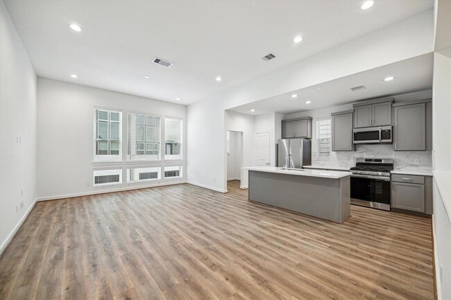 1215 Highland Square Ln in Houston, TX - Building Photo - Building Photo