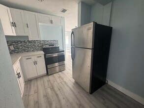 518 49th St in West Palm Beach, FL - Building Photo - Building Photo