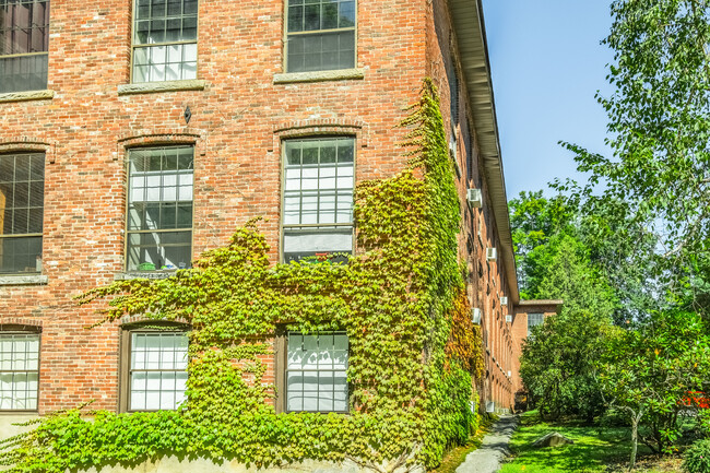 Mill Place West in Concord, NH - Building Photo - Building Photo