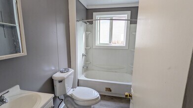 2696 Vulcan St in Norton Shores, MI - Building Photo - Building Photo