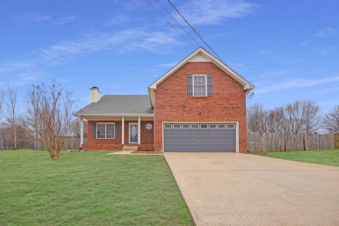 1135 Lamont Ct in Clarksville, TN - Building Photo
