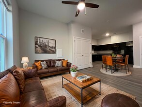 Trinity Court Apartments in Chapel Hill, NC - Foto de edificio - Building Photo