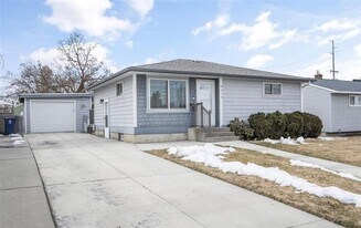 6215 N Cedar St in Spokane, WA - Building Photo