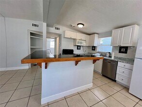 860 49th Ave N in St. Petersburg, FL - Building Photo - Building Photo