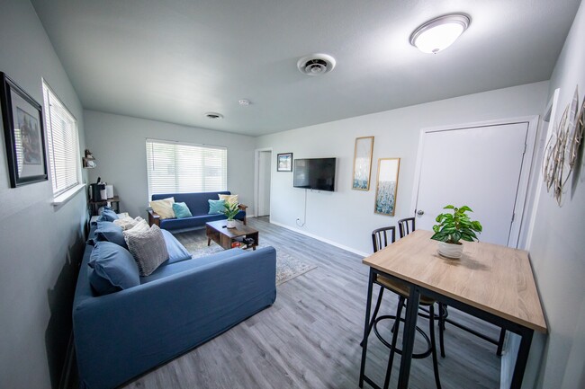 4918 Seabreeze Dr in San Antonio, TX - Foto de edificio - Building Photo