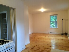 31 Edwards St, Unit 31 1/2- first fl in New Haven, CT - Foto de edificio - Building Photo