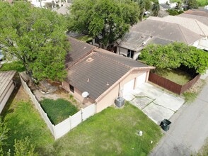 242 San Jacinto St in Mission, TX - Building Photo - Building Photo