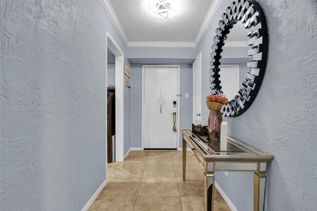 351 N Post Oak Ln in Houston, TX - Building Photo - Building Photo