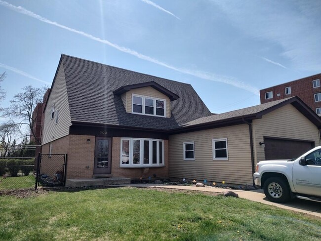 903 E Ardyce Ln, Unit #2