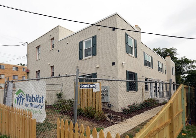 6001 Eads St NE in Washington, DC - Foto de edificio - Building Photo