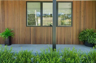 13 Sherwood Rd in Hampton Bays, NY - Building Photo - Building Photo