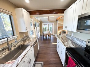 8155 Comox Loop in Blaine, WA - Building Photo - Building Photo