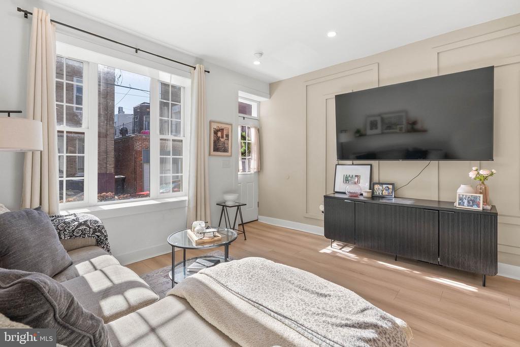 1743 McClellan St in Philadelphia, PA - Building Photo