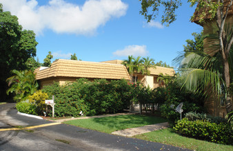 Fountain Apartments in Tamarac, FL - Building Photo - Building Photo