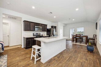 16684 Lonely Pines Dr in Conroe, TX - Building Photo - Building Photo