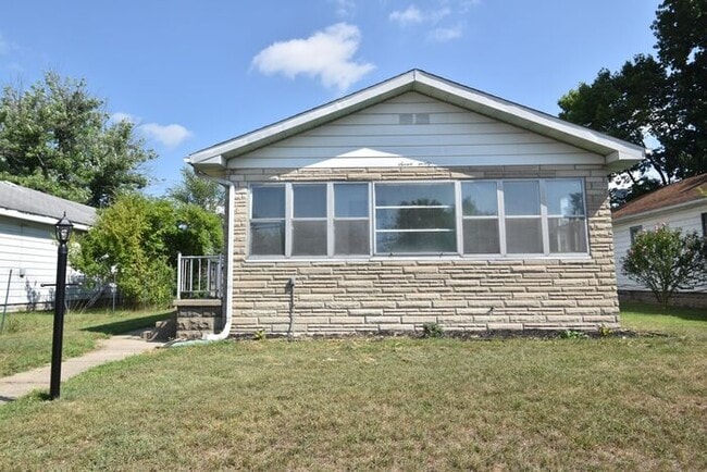 property at 720 W Marion St