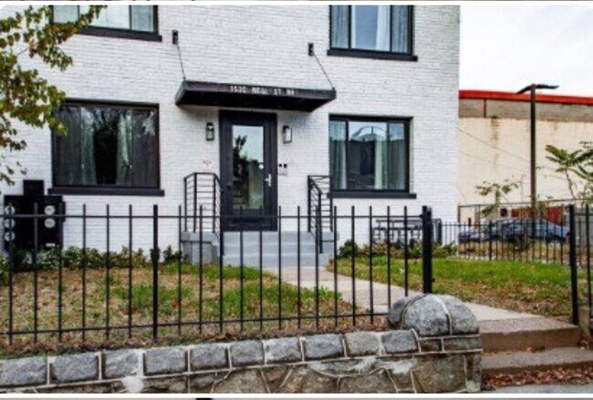 1530 Neal St NE in Washington, DC - Foto de edificio - Building Photo