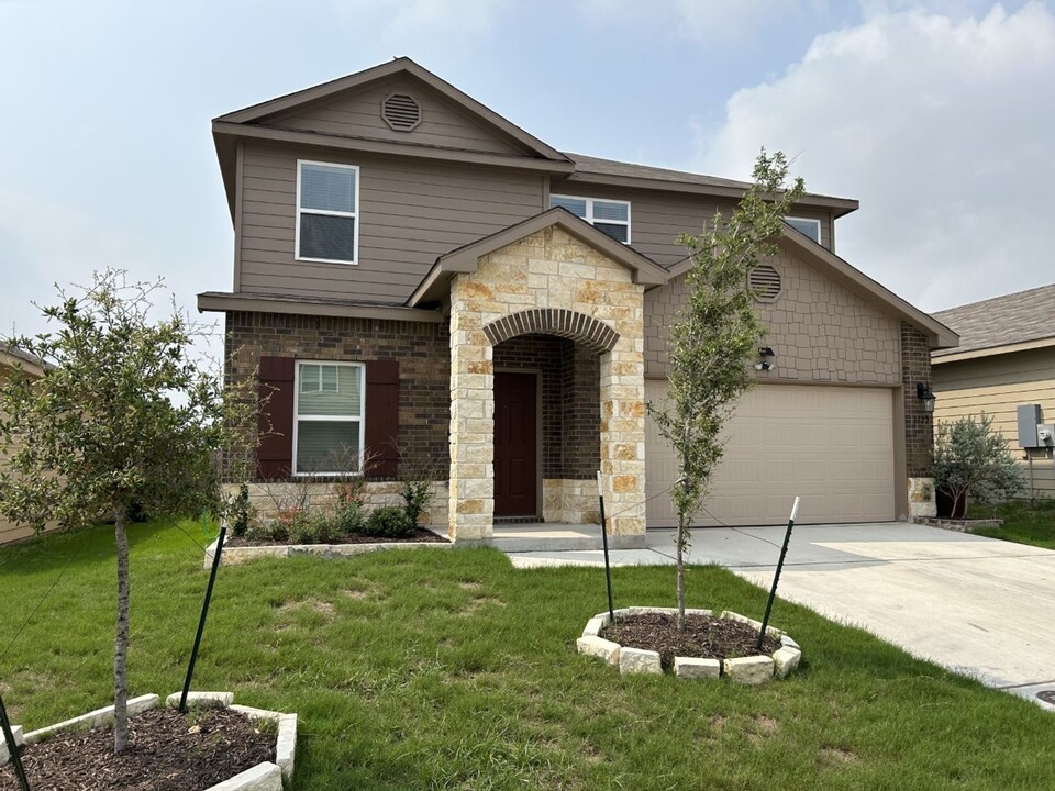 7122 Mesa Cliffs in Converse, TX - Building Photo