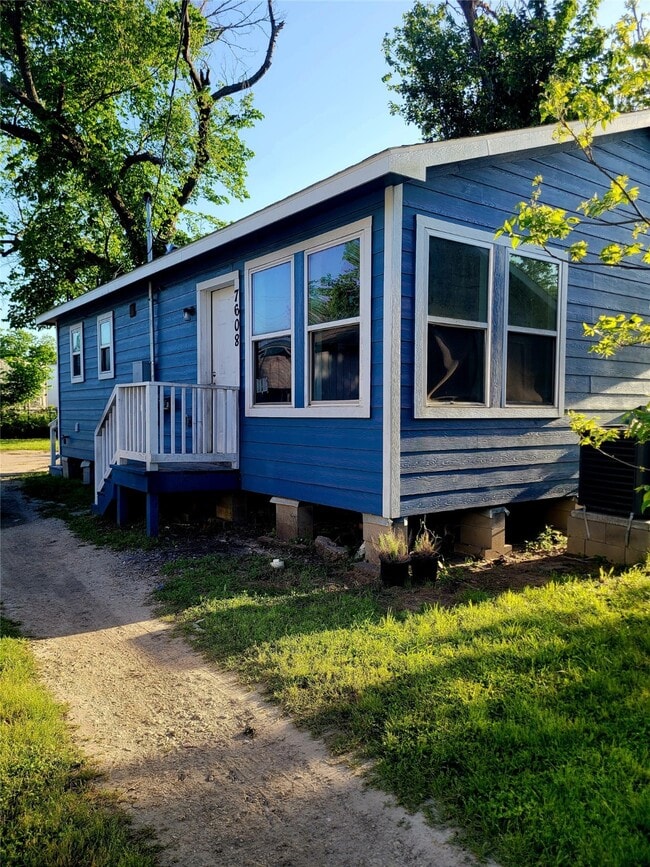 property at 7608 E Magnolia St