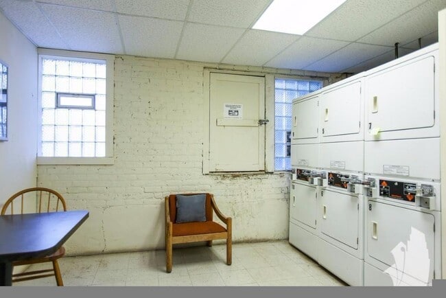 4039 N Kenmore Ave, Unit 101 in Chicago, IL - Building Photo - Building Photo